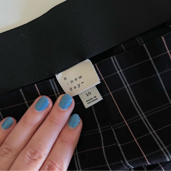 A New Day Women’s Bi-Stretch Skinny Plaid Crop Pants - Picture 2 of 6